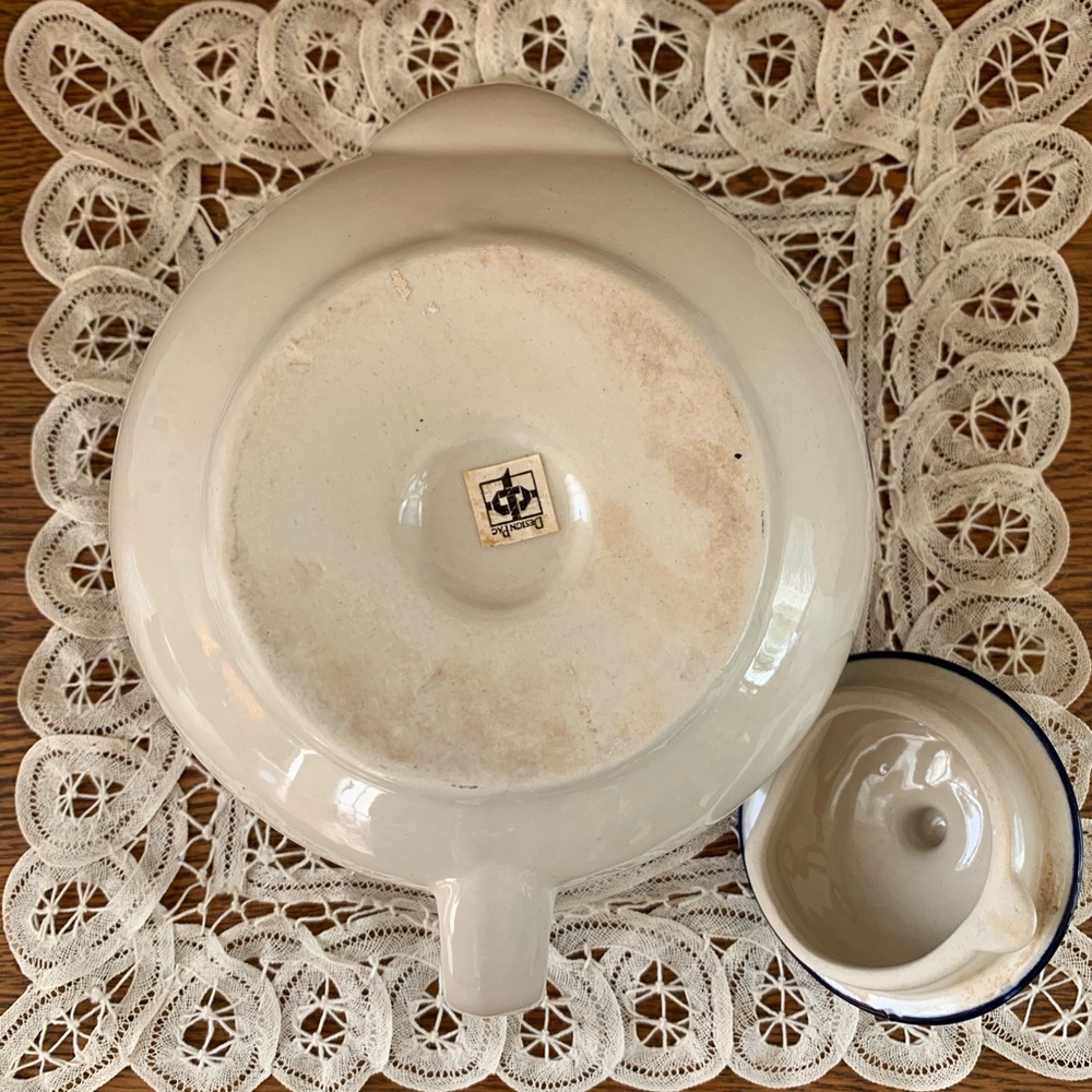 Ceramic Teapot - Picture 4 of 6